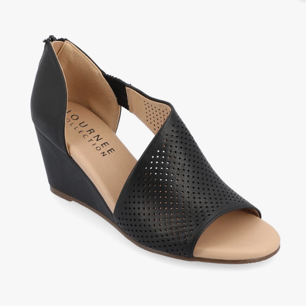 \Journee Collection\ NWT Aretha Wedge Heel Sandals in Vegan Leather